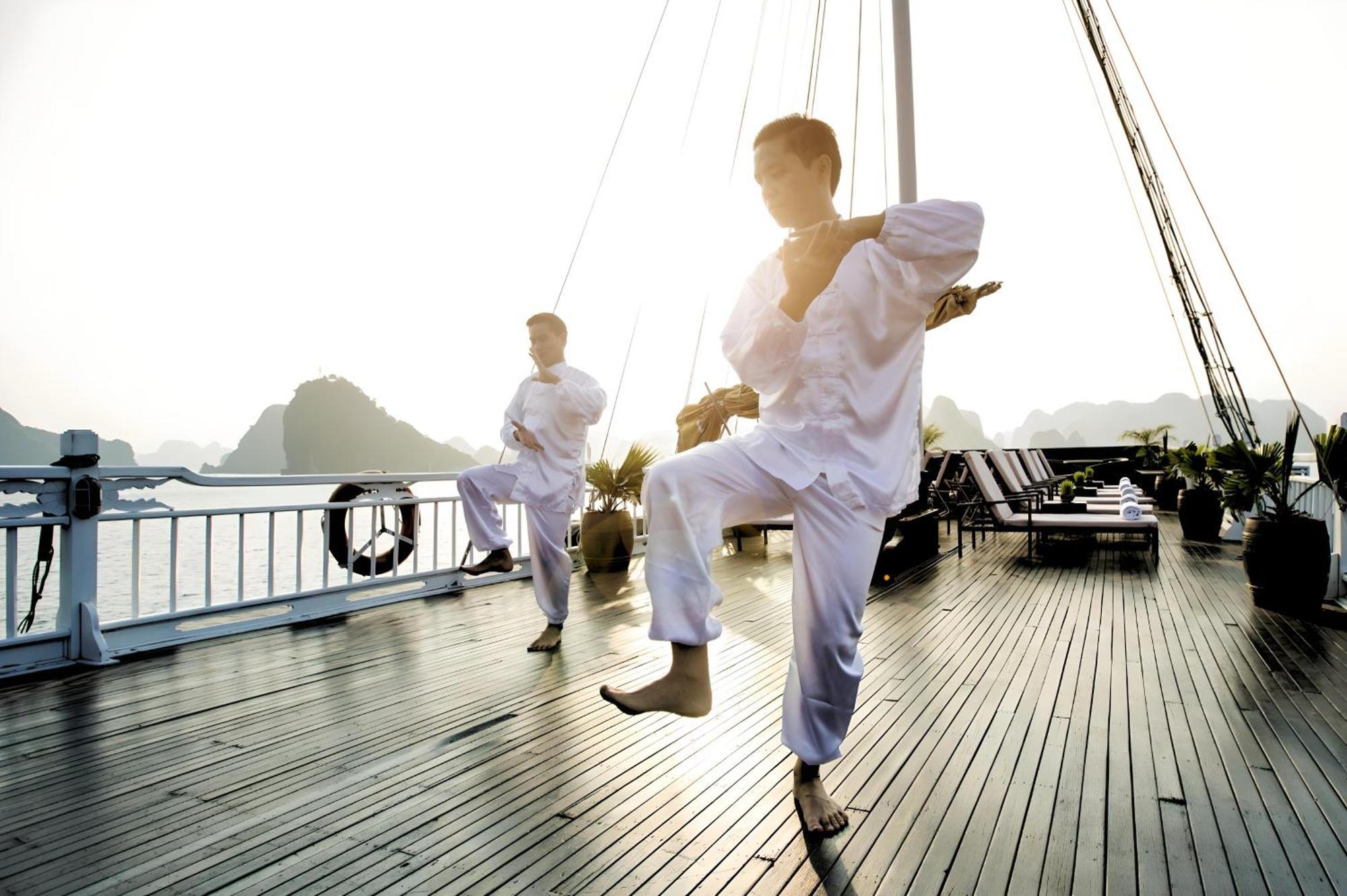Hera Classic Boutique Cruise Ha Long Exterior photo