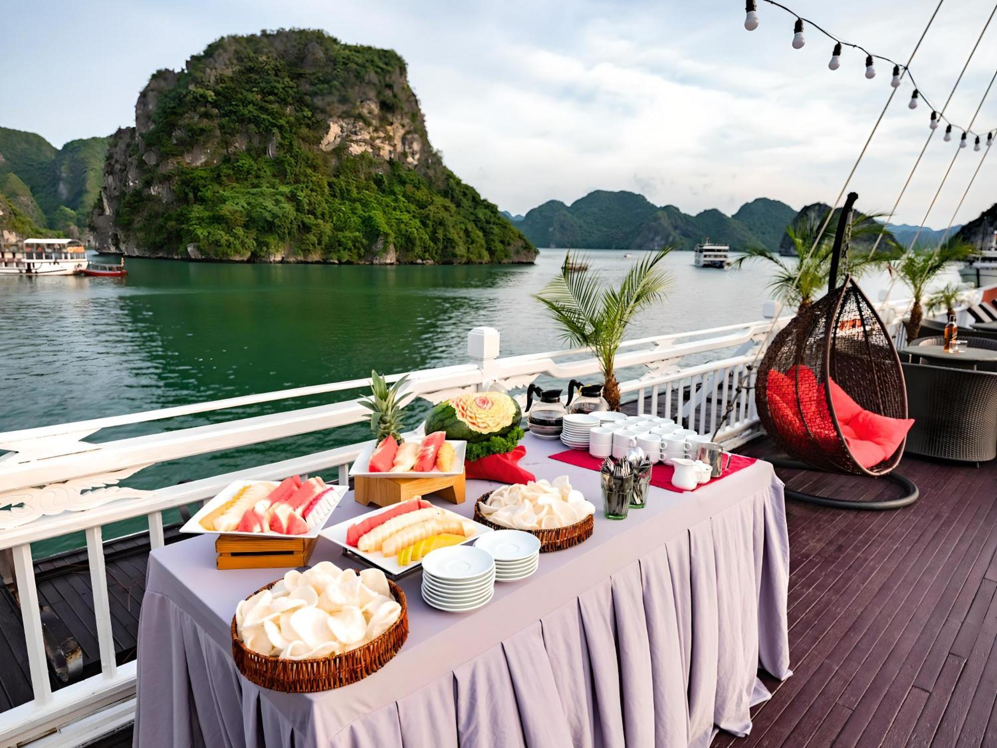 Hera Classic Boutique Cruise Ha Long Exterior photo